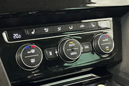 valkoinen Volkswagen Passat 2016 kuva 23.