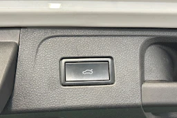 valkoinen Volkswagen Passat 2016 kuva 26.