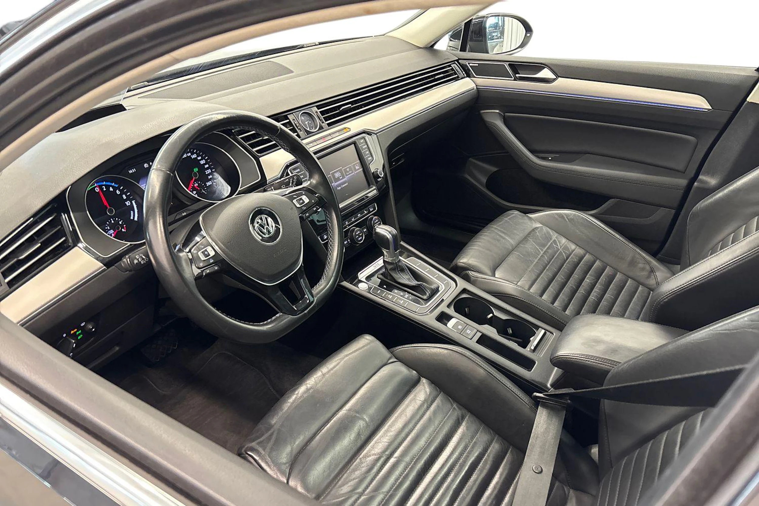 musta Volkswagen Passat 2015 kuva 3.