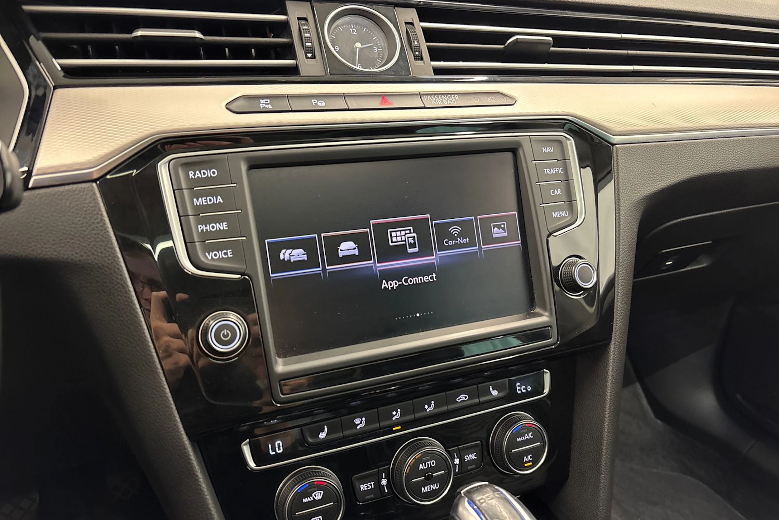 musta Volkswagen Passat 2015 kuva 6.