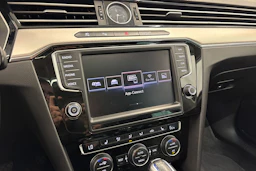 musta Volkswagen Passat 2015 kuva 6.