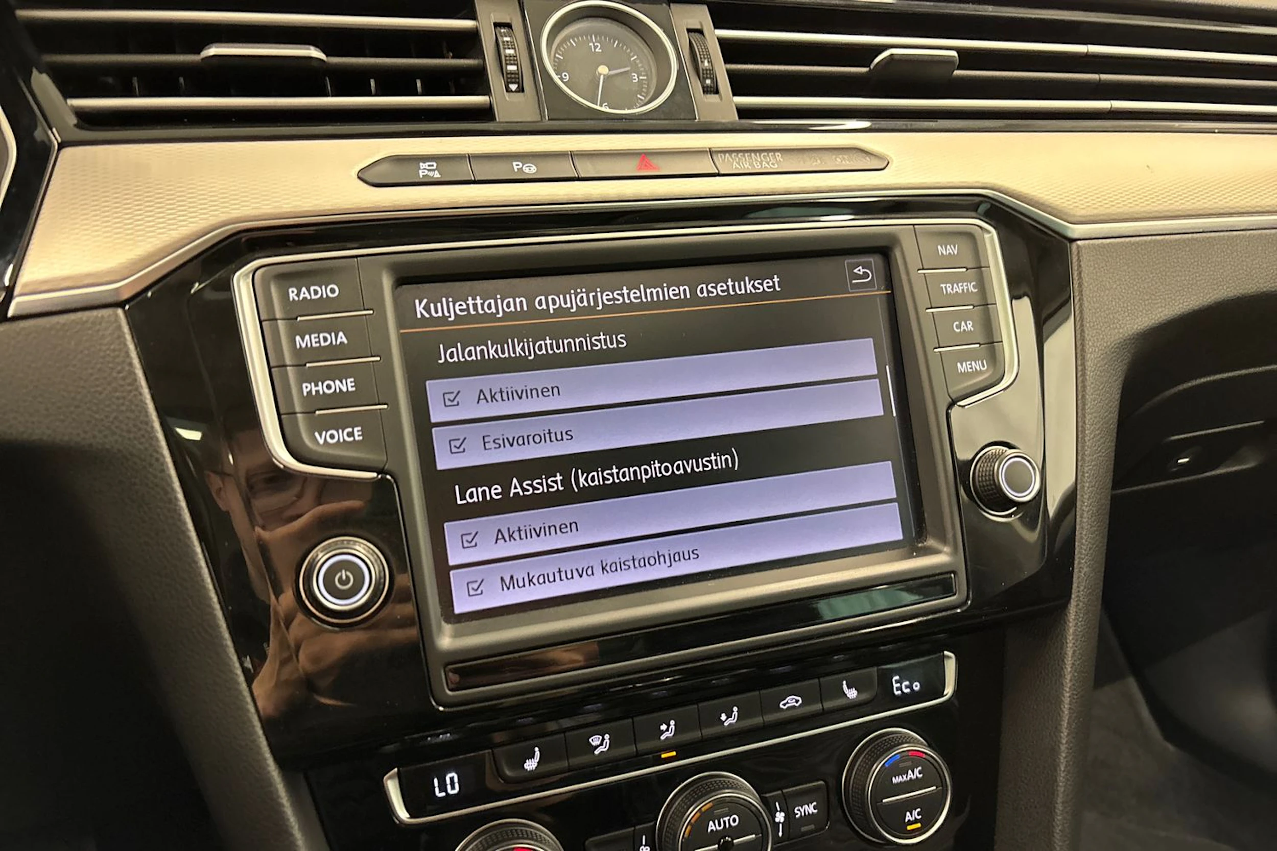 musta Volkswagen Passat 2015 kuva 8.