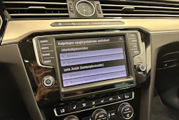 musta Volkswagen Passat 2015 kuva 8.