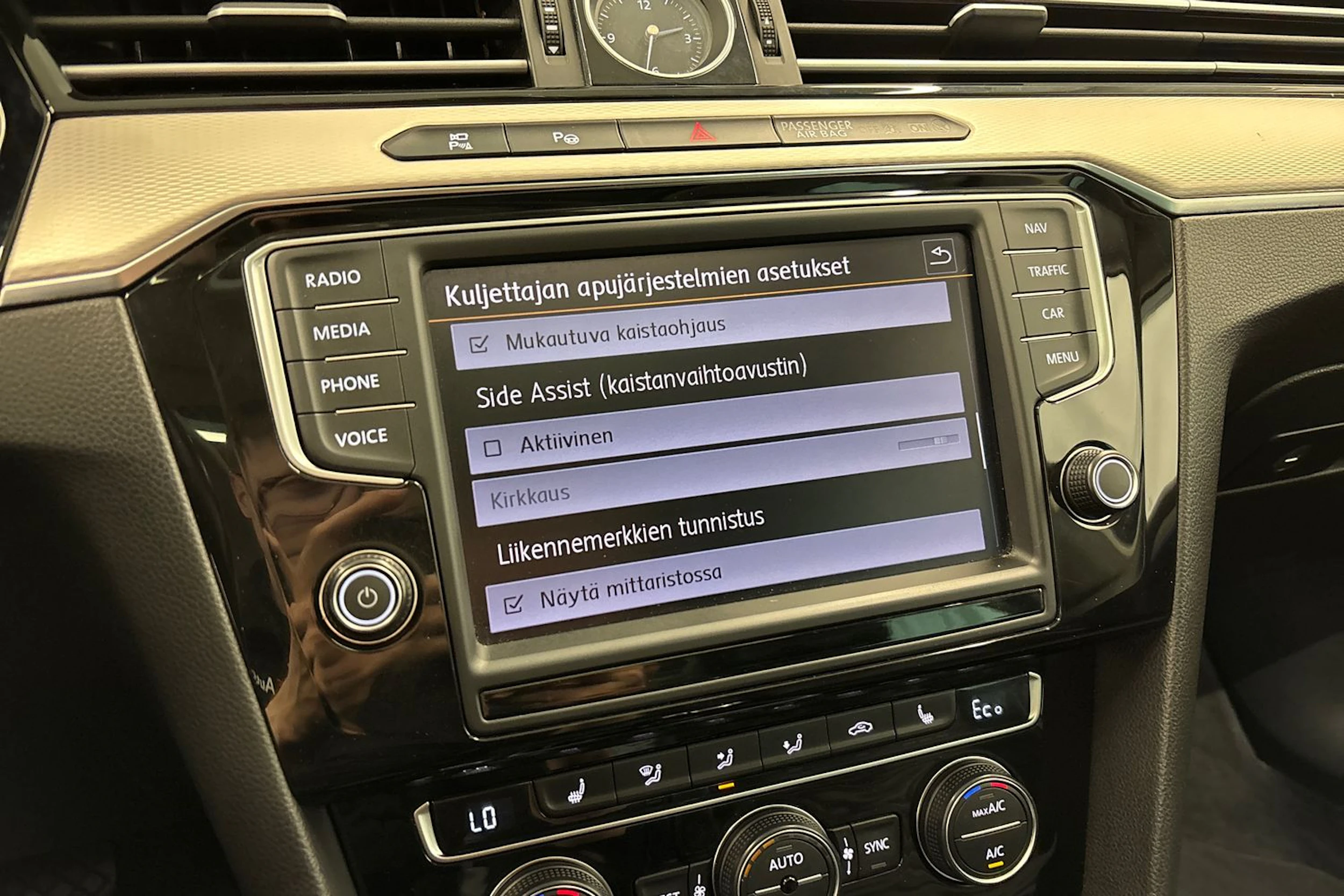 musta Volkswagen Passat 2015 kuva 9.