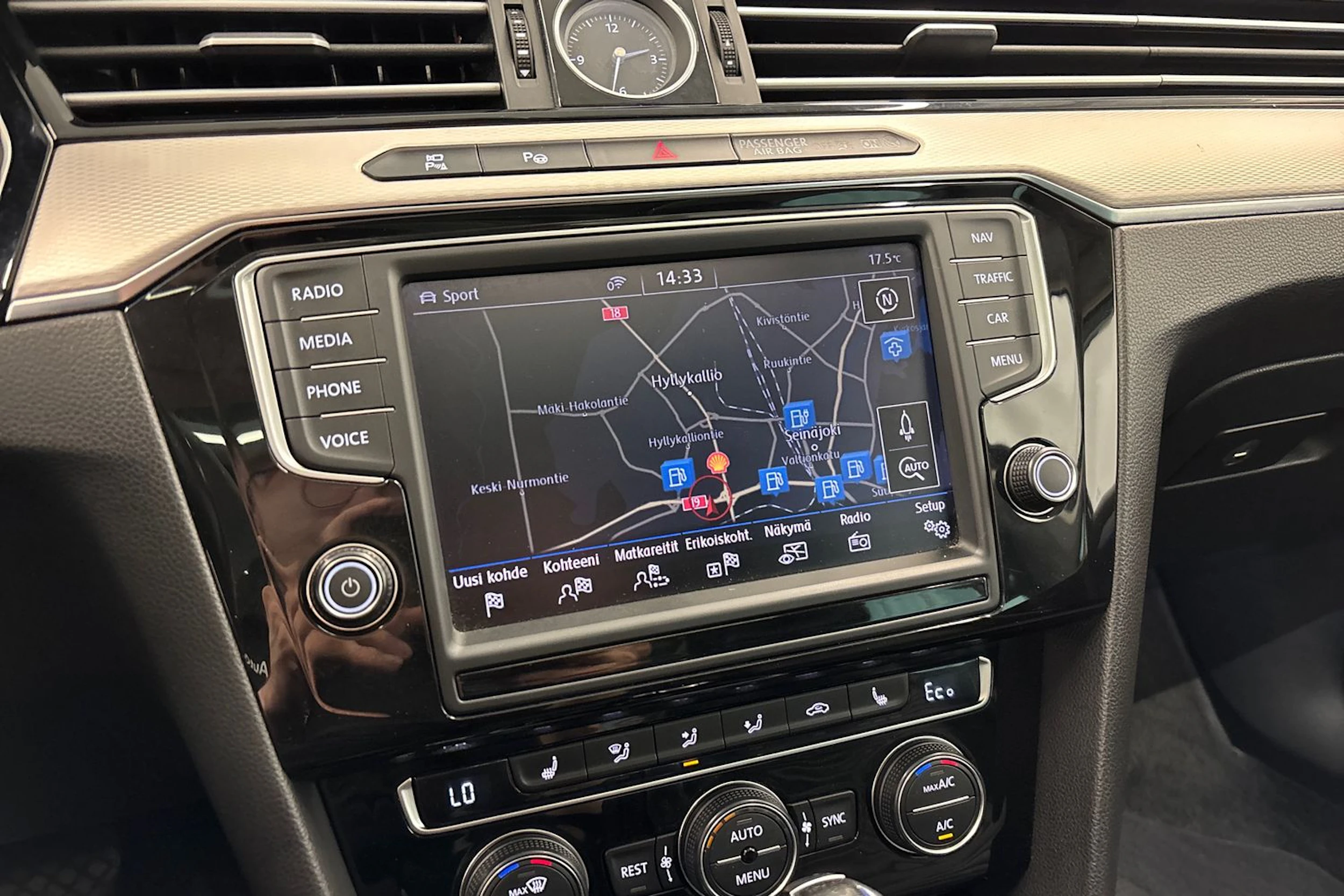 musta Volkswagen Passat 2015 kuva 10.