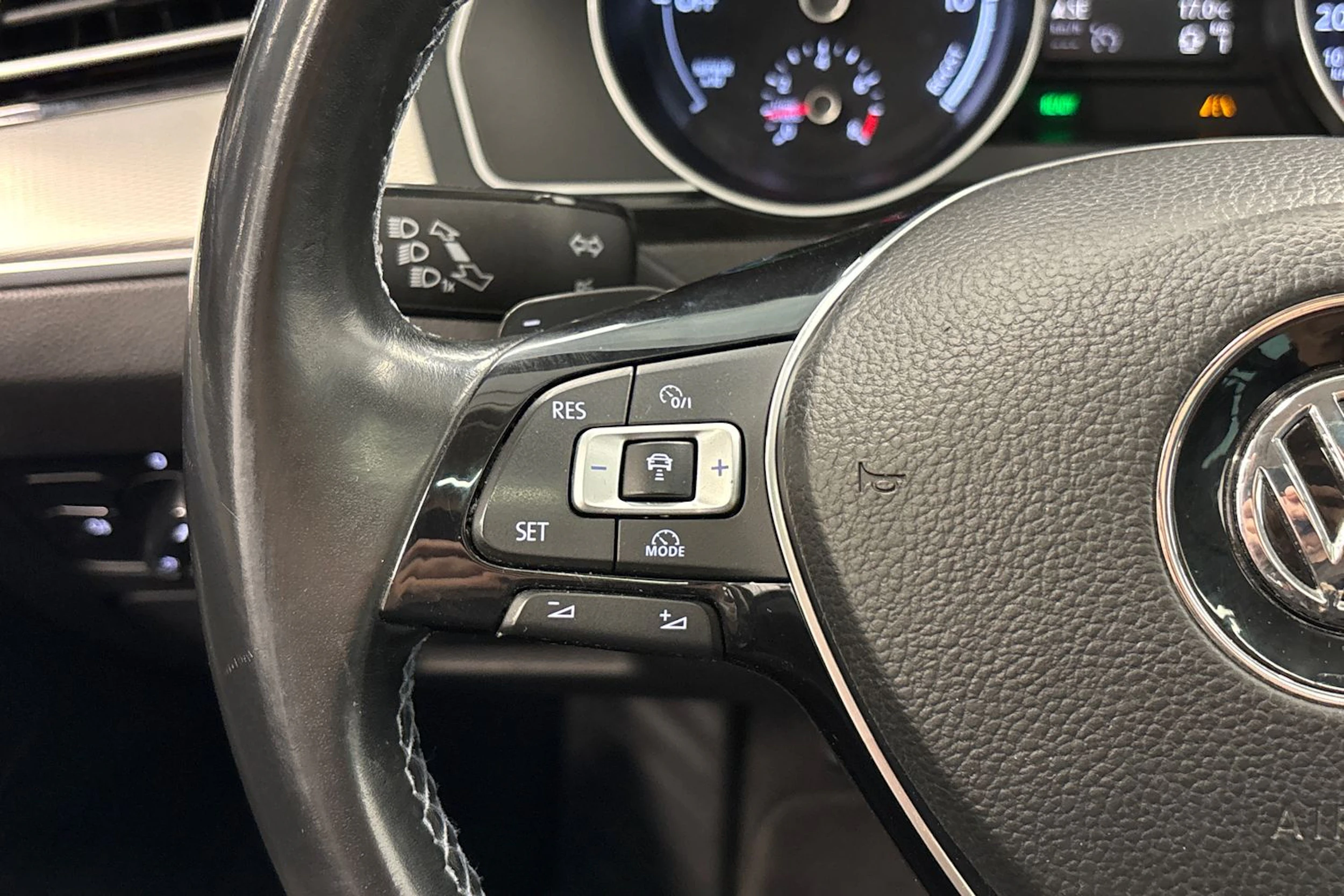 musta Volkswagen Passat 2016 kuva 12.