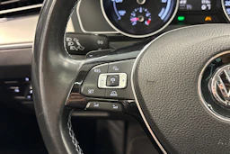 musta Volkswagen Passat 2016 kuva 12.