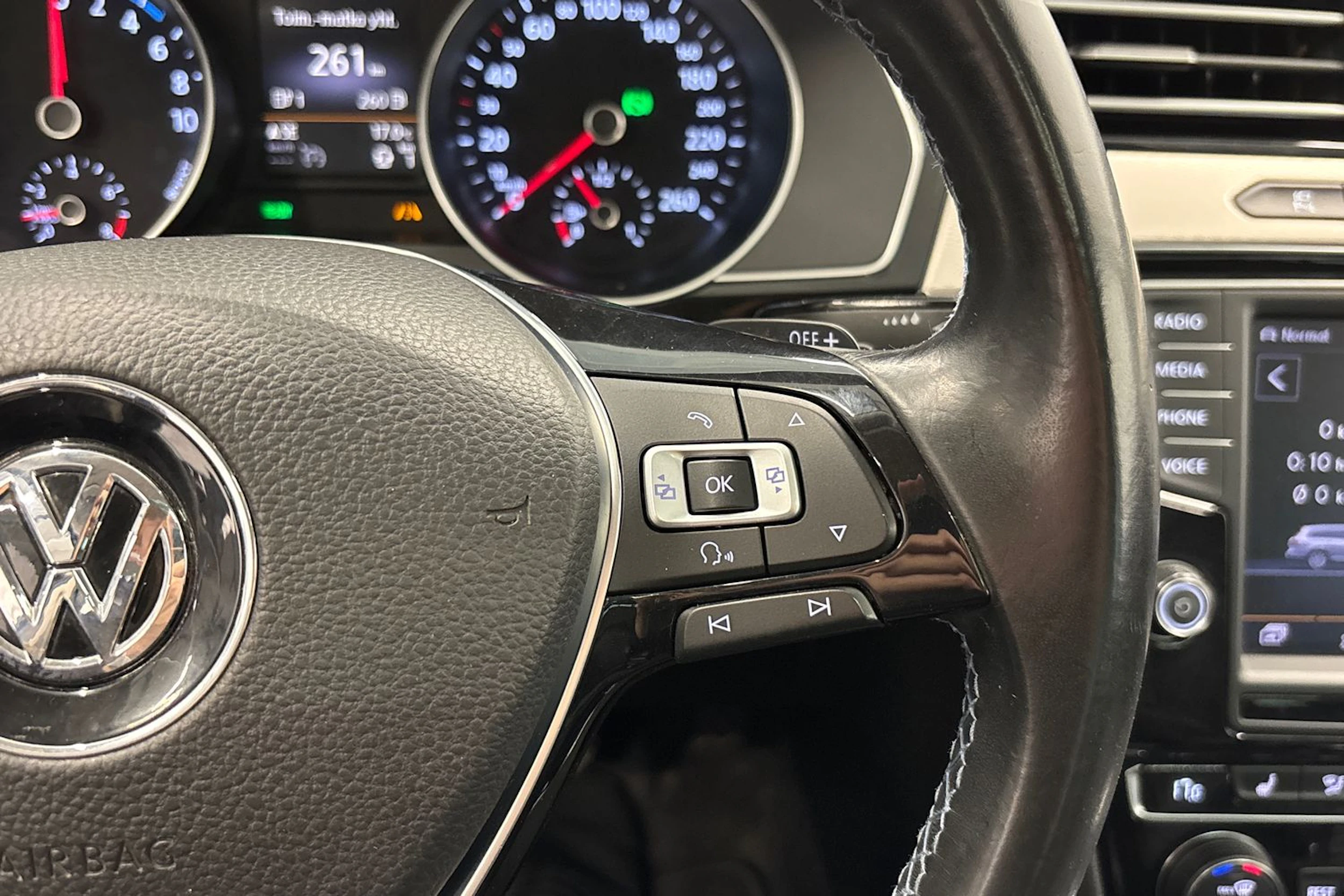 musta Volkswagen Passat 2016 kuva 13.