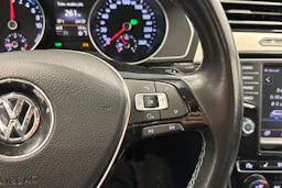 musta Volkswagen Passat 2016 kuva 13.