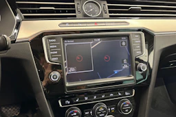 musta Volkswagen Passat 2016 kuva 17.