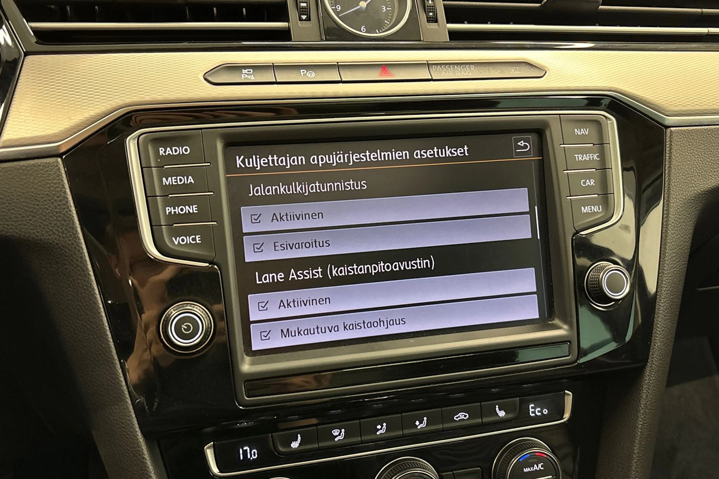 musta Volkswagen Passat 2016 kuva 19.