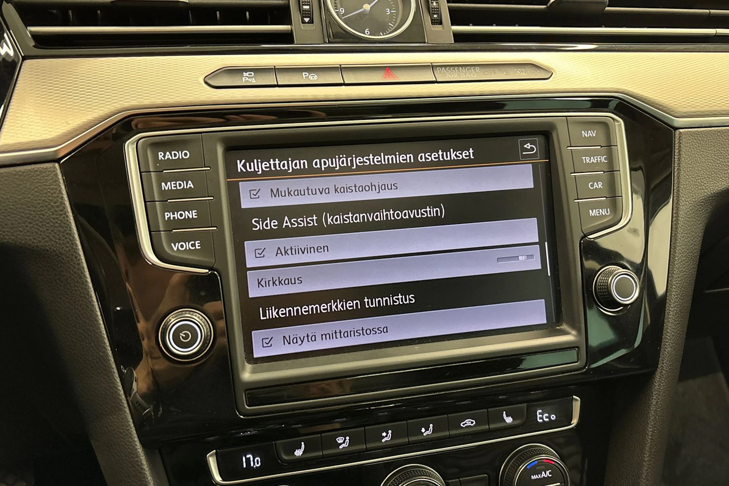 musta Volkswagen Passat 2016 kuva 20.