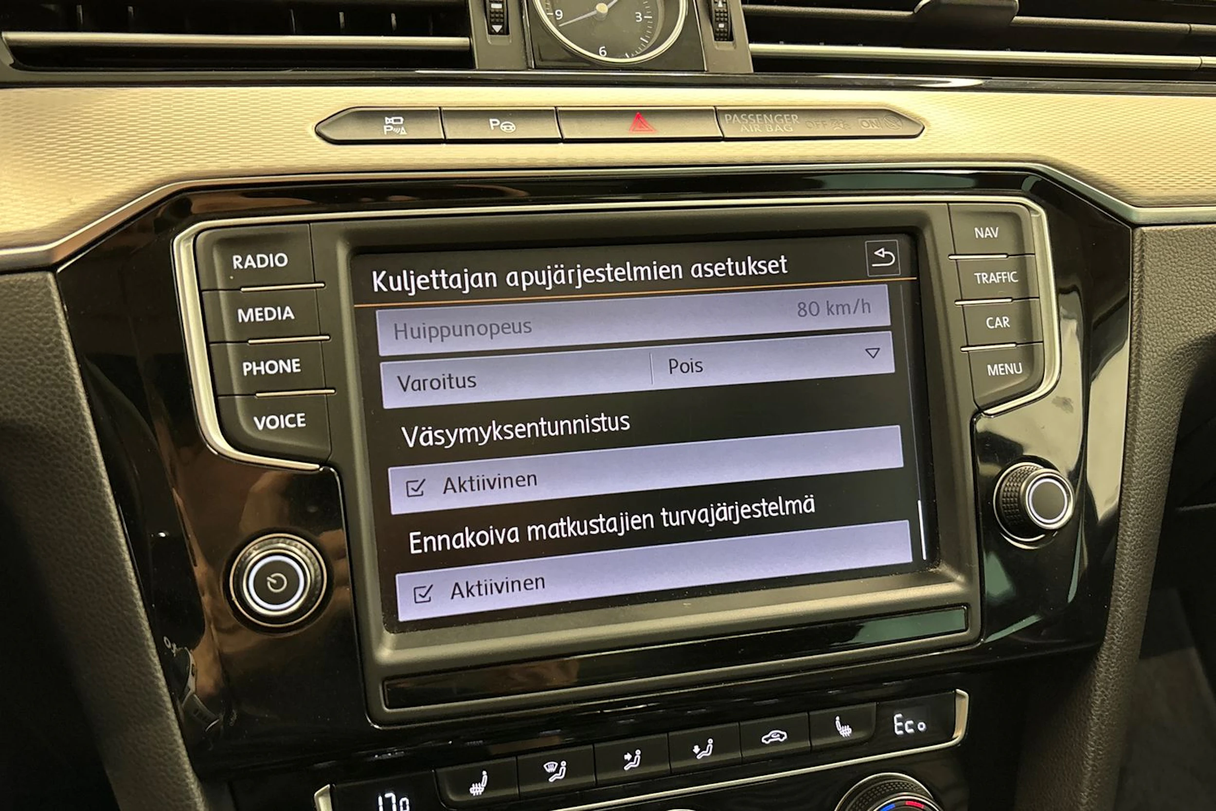 musta Volkswagen Passat 2016 kuva 21.
