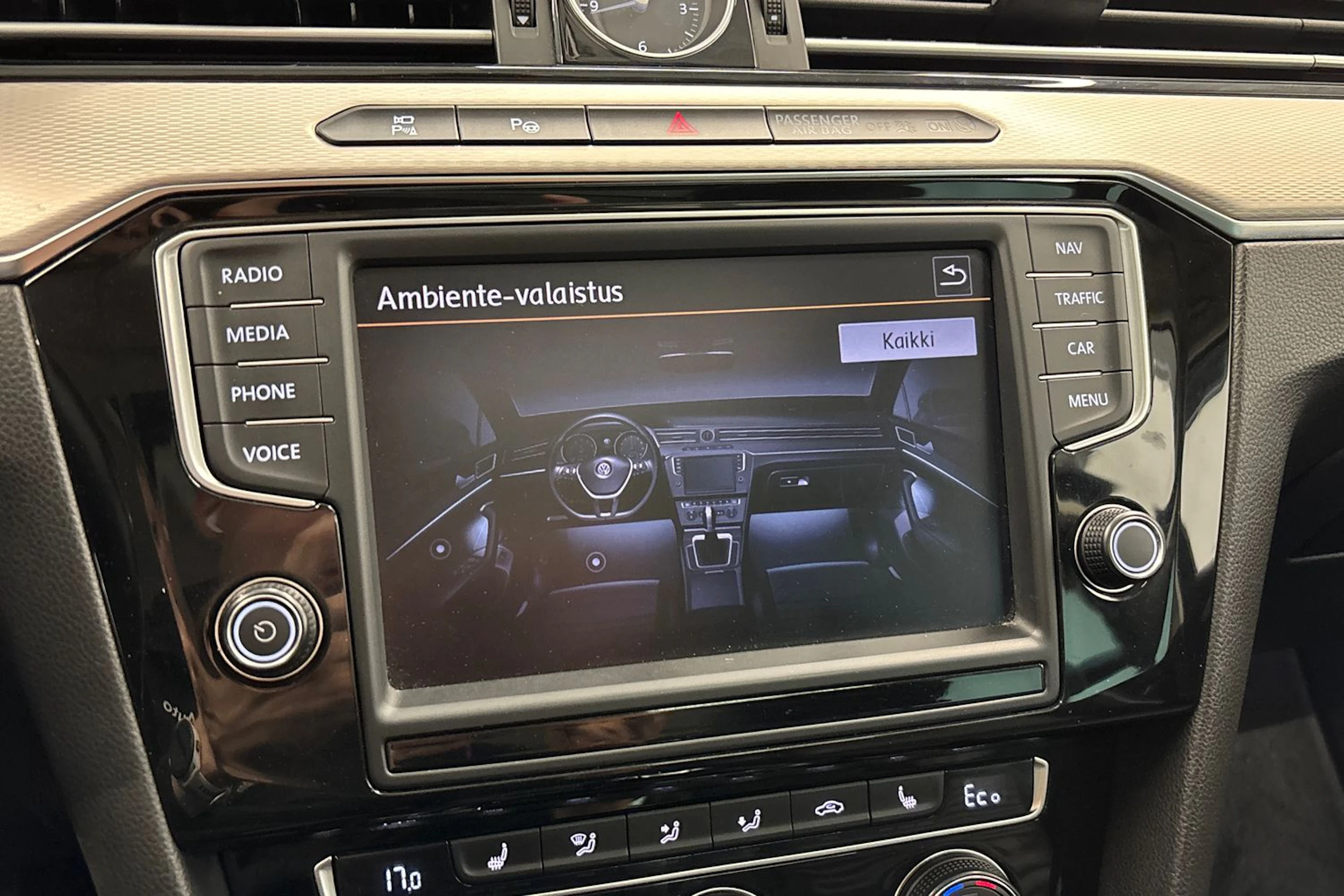 musta Volkswagen Passat 2016 kuva 24.