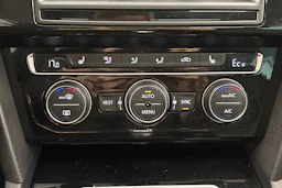musta Volkswagen Passat 2016 kuva 26.