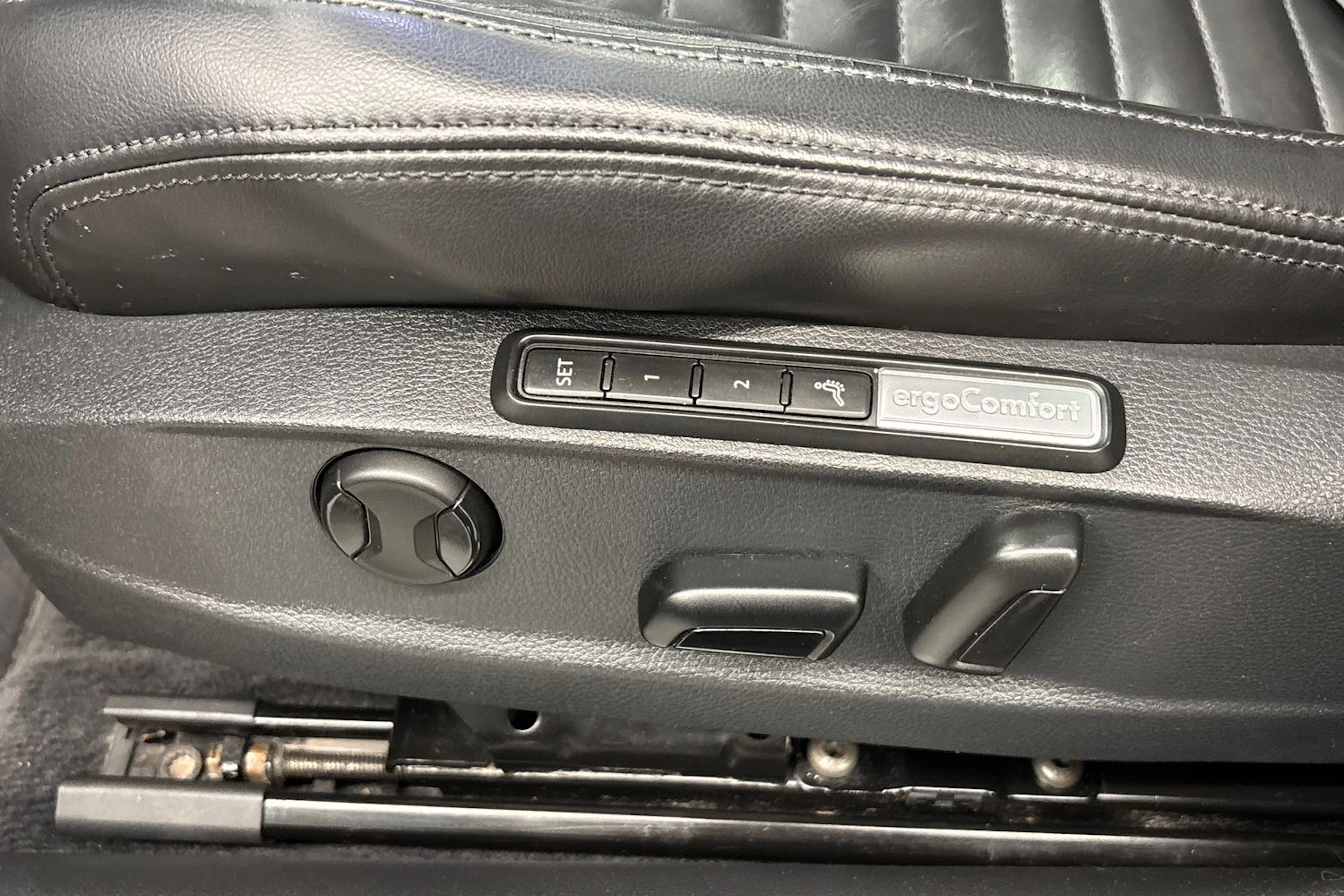 musta Volkswagen Passat 2016 kuva 29.