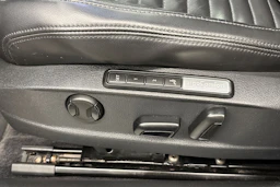 musta Volkswagen Passat 2016 kuva 29.