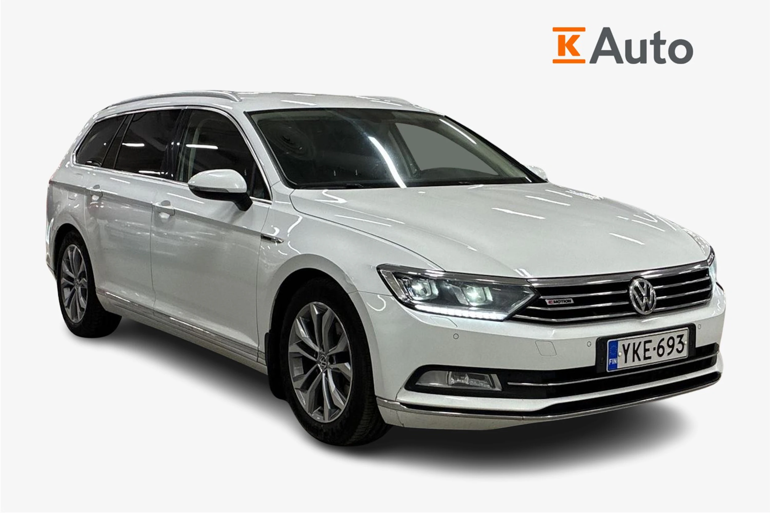 Valkoinen Volkswagen PASSAT 2015 kuva 1.