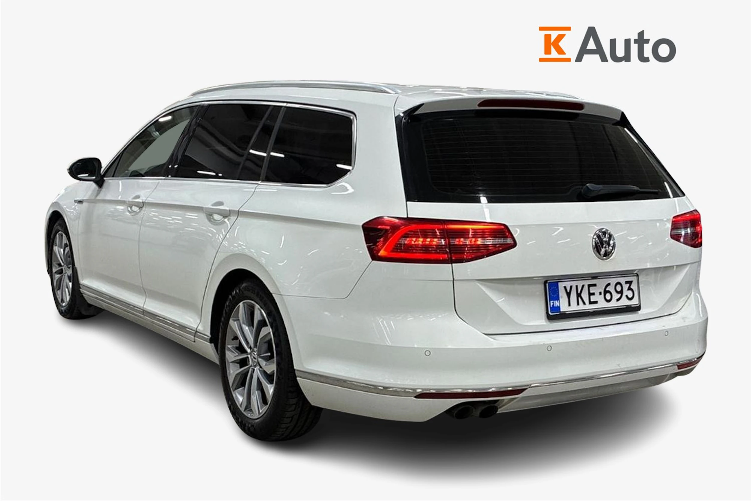 Valkoinen Volkswagen PASSAT 2015 kuva 2.