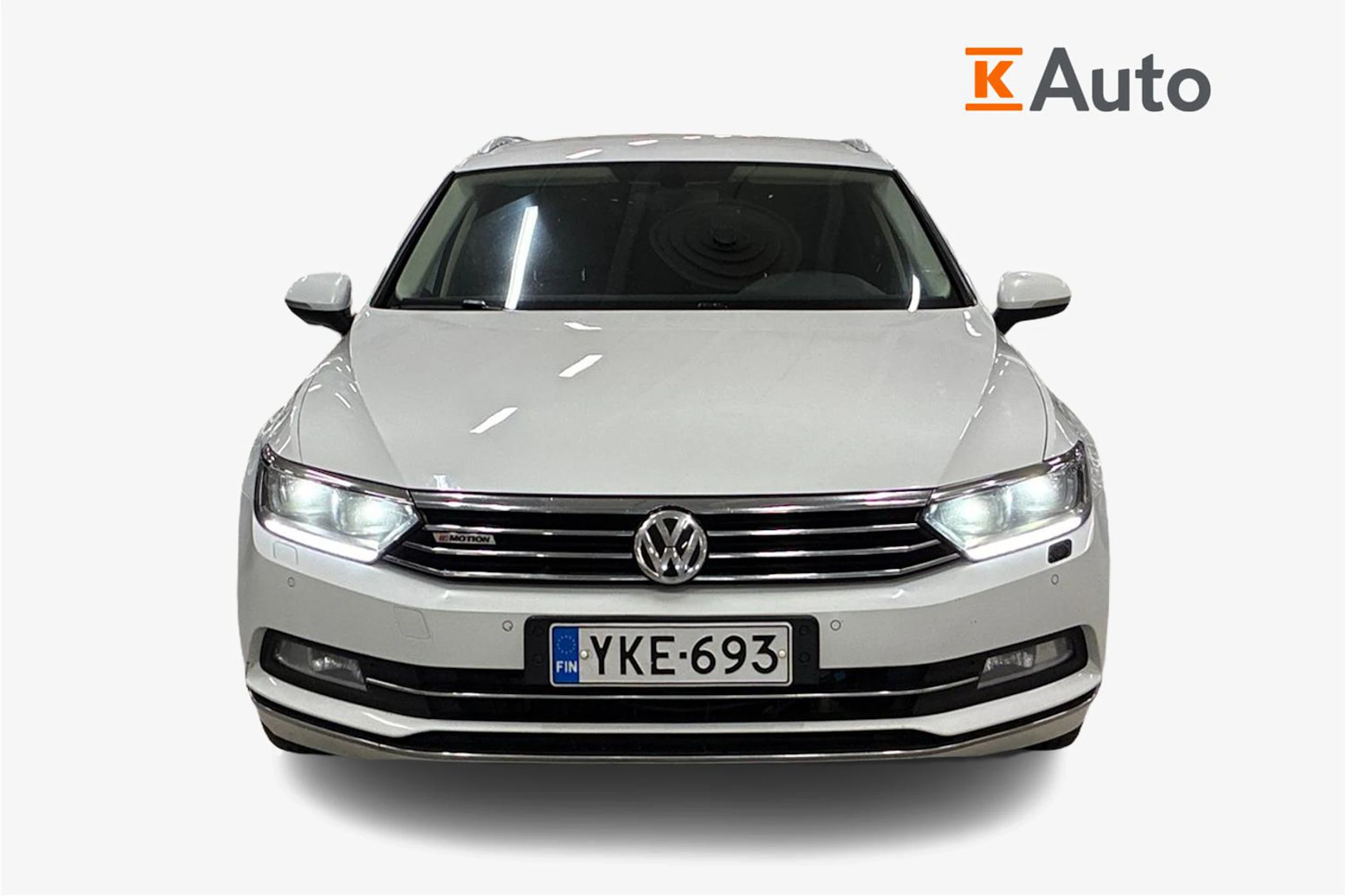 Valkoinen Volkswagen PASSAT 2015 kuva 4.