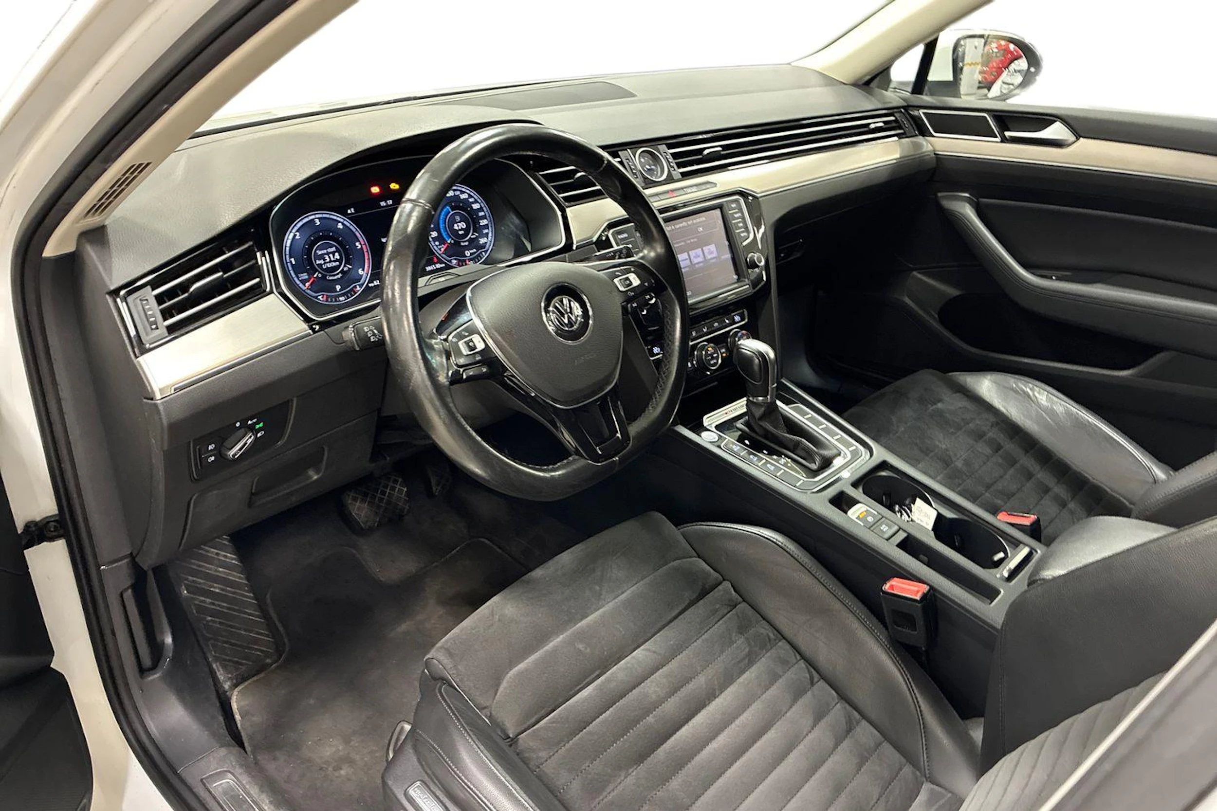 Valkoinen Volkswagen PASSAT 2015 kuva 6.