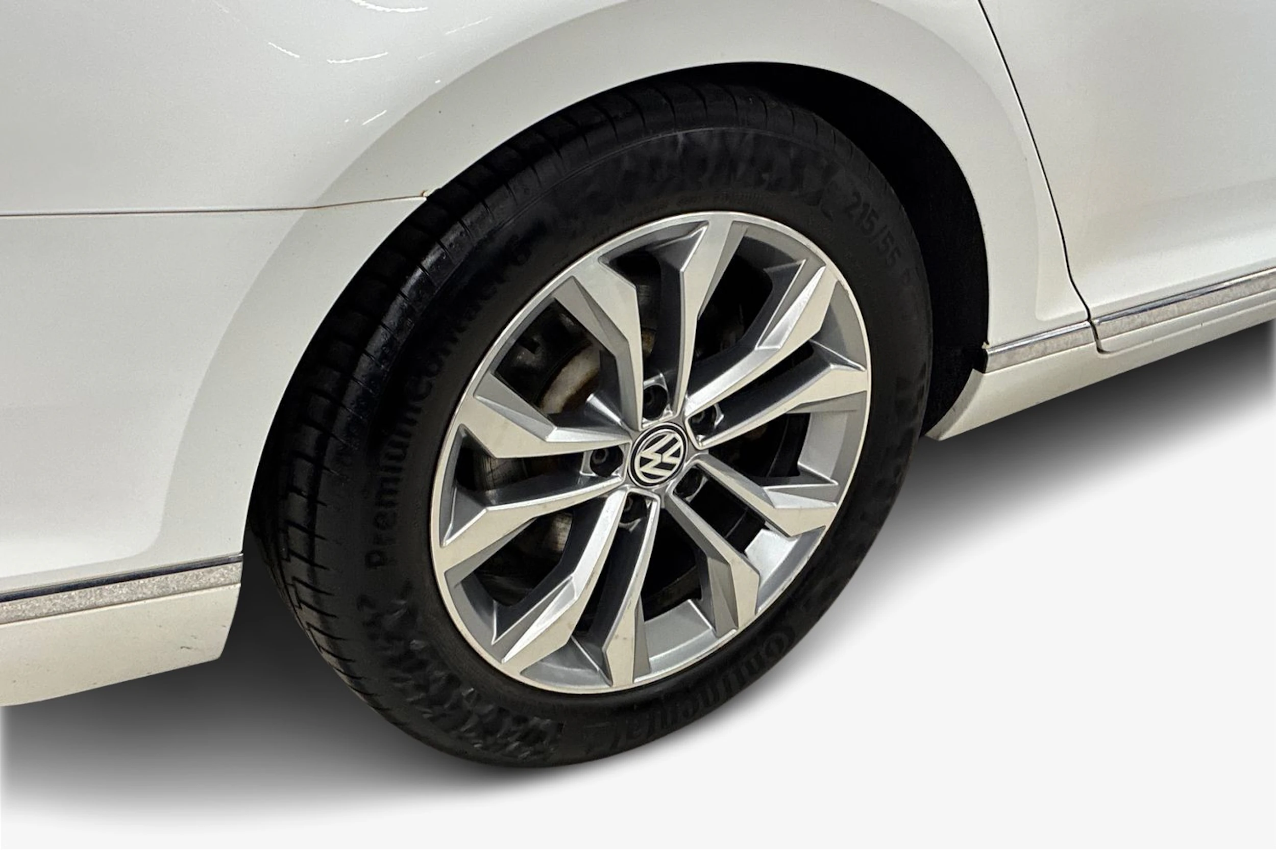 Valkoinen Volkswagen PASSAT 2015 kuva 9.