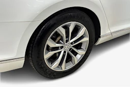Valkoinen Volkswagen PASSAT 2015 kuva 9.