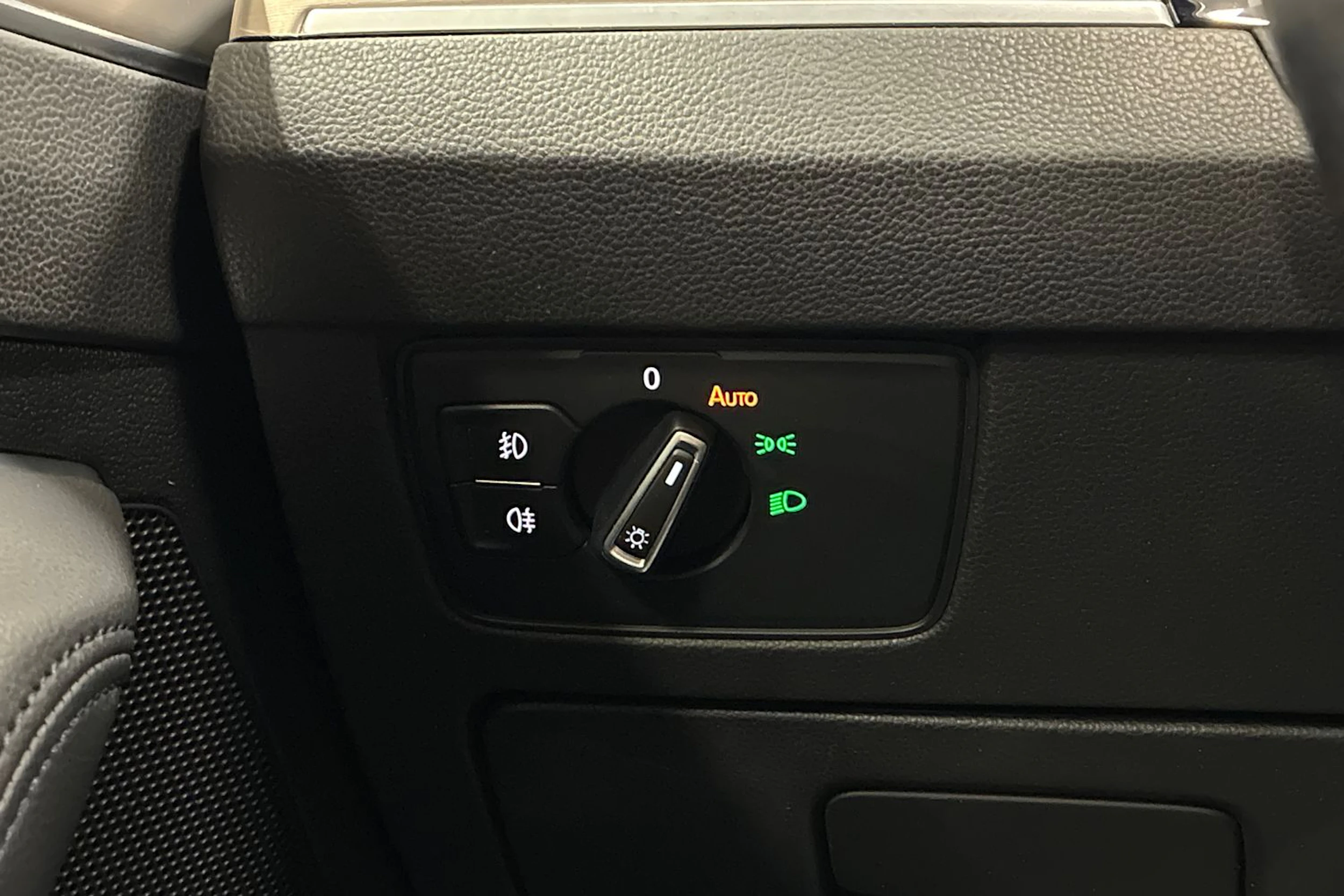 Valkoinen Volkswagen PASSAT 2015 kuva 16.