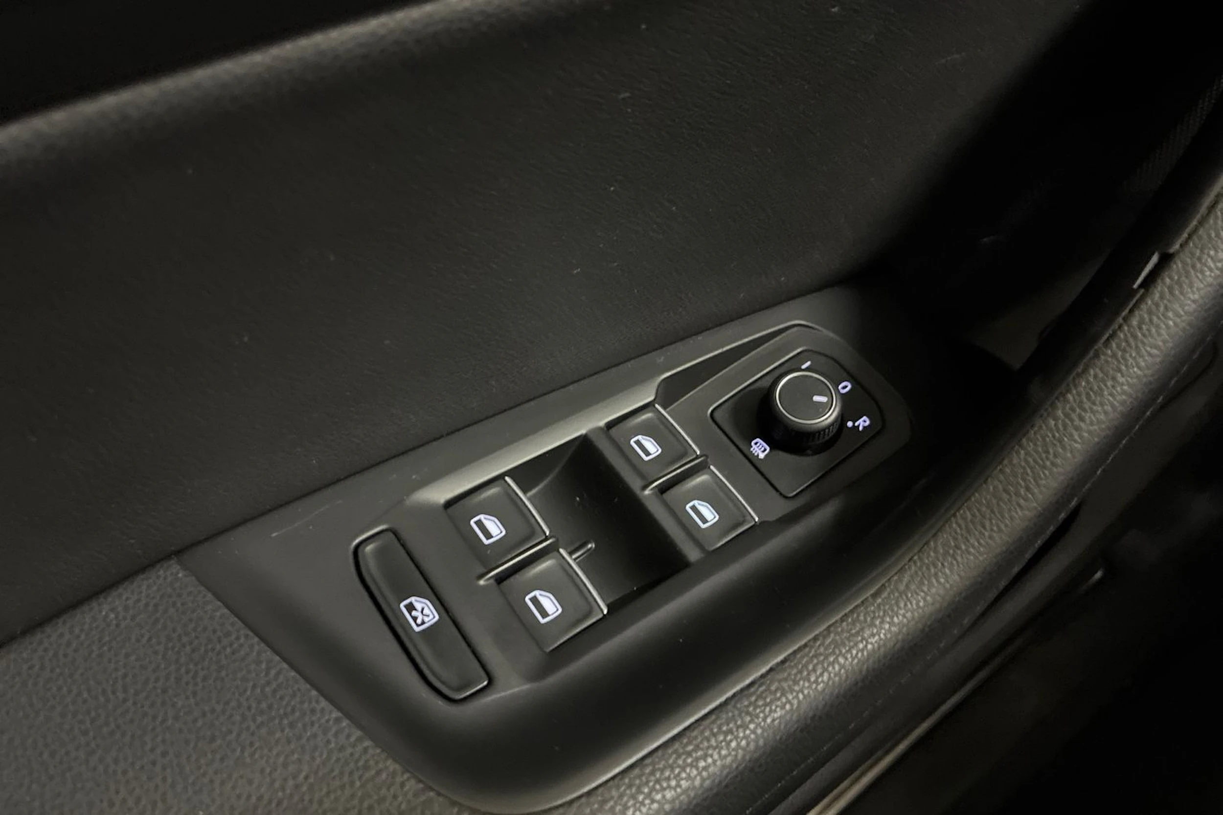 Valkoinen Volkswagen PASSAT 2015 kuva 17.