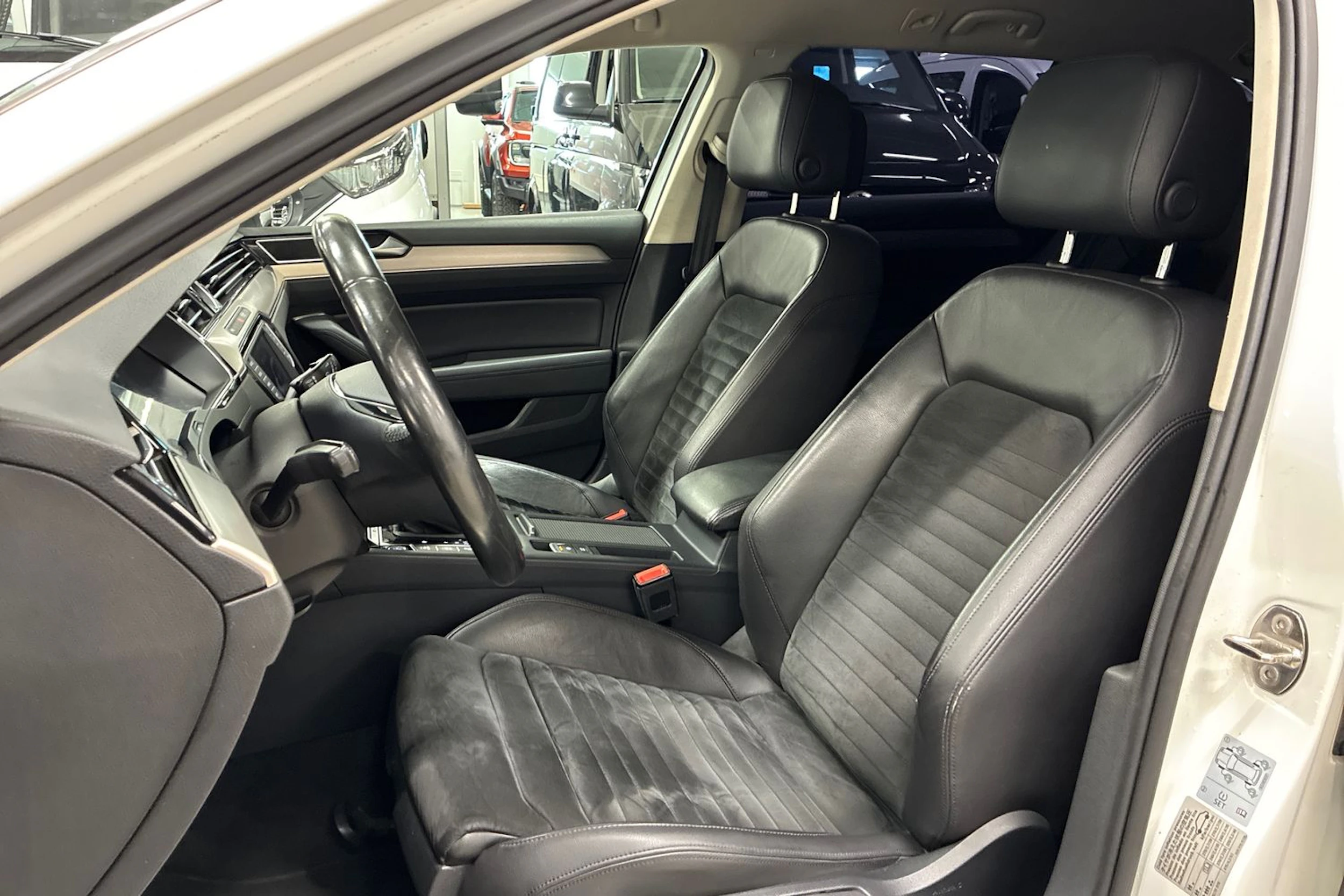 Valkoinen Volkswagen PASSAT 2015 kuva 26.