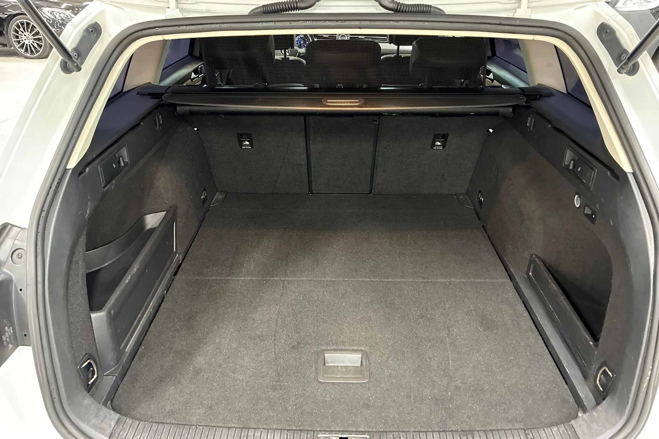 Valkoinen Volkswagen PASSAT 2015 kuva 28.