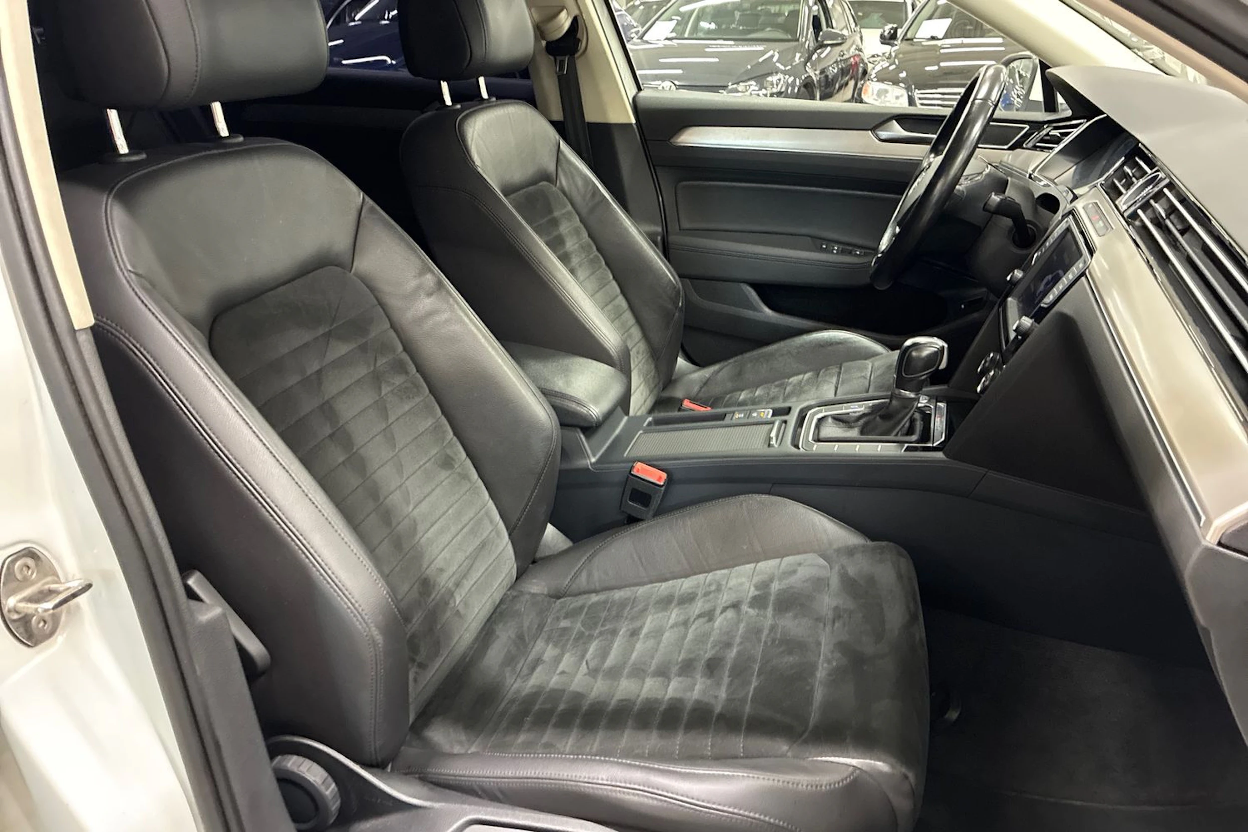 Valkoinen Volkswagen PASSAT 2015 kuva 29.