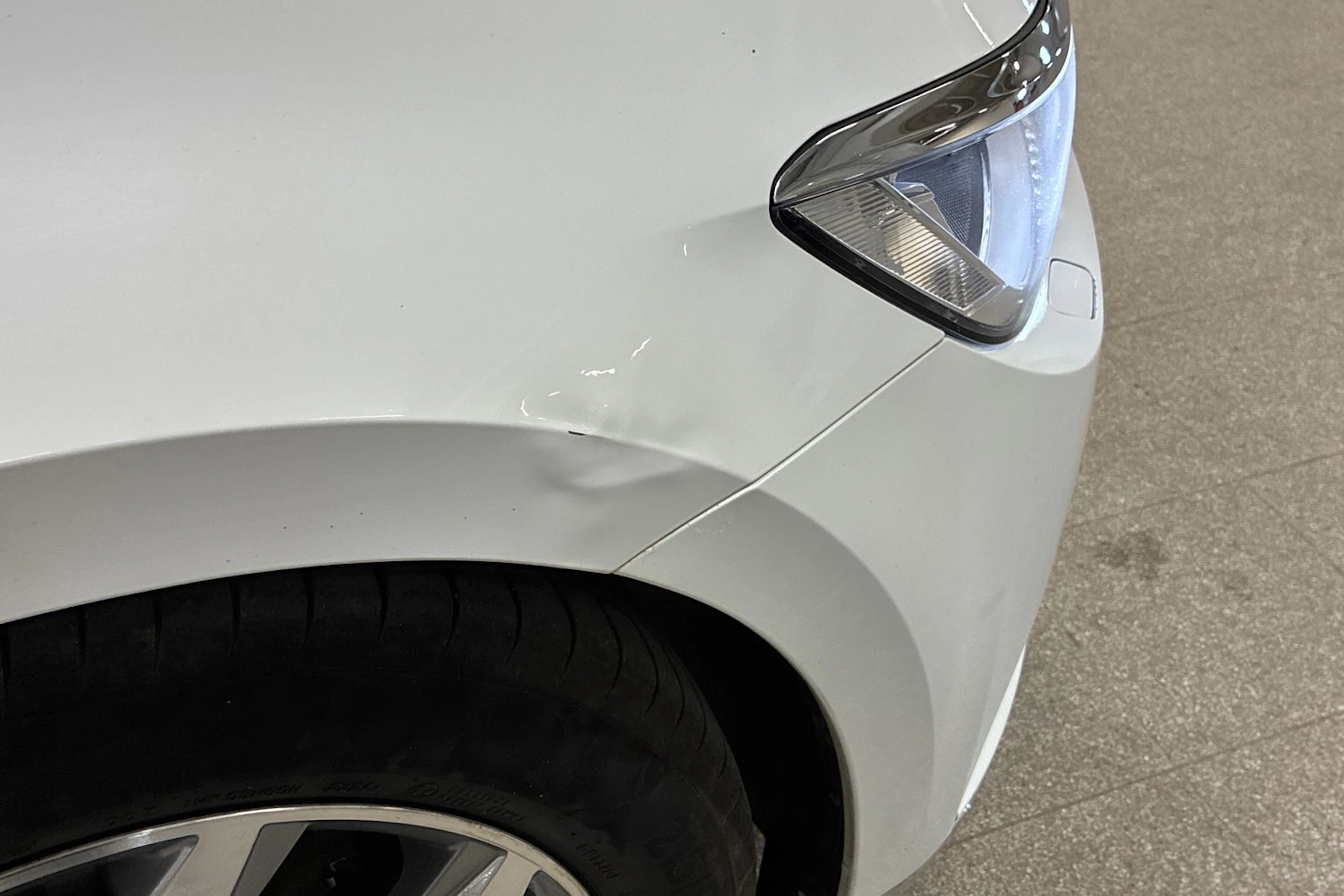 Valkoinen Volkswagen PASSAT 2015 kuva 30.