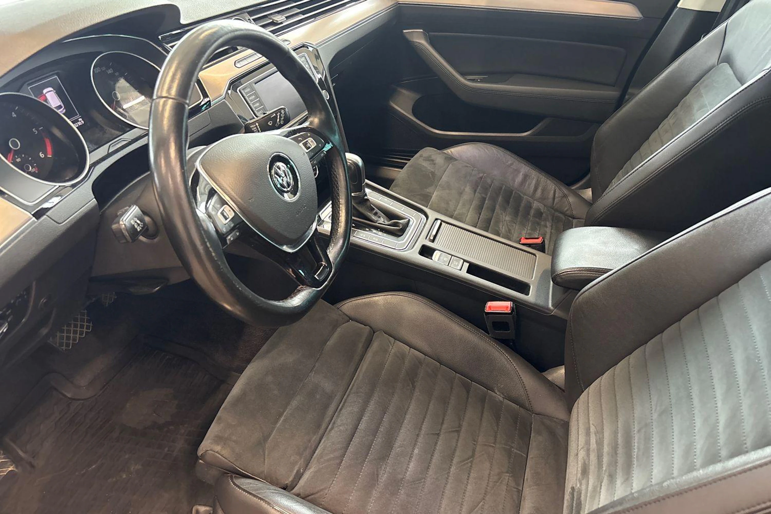 Musta Volkswagen PASSAT 2015 kuva 6.