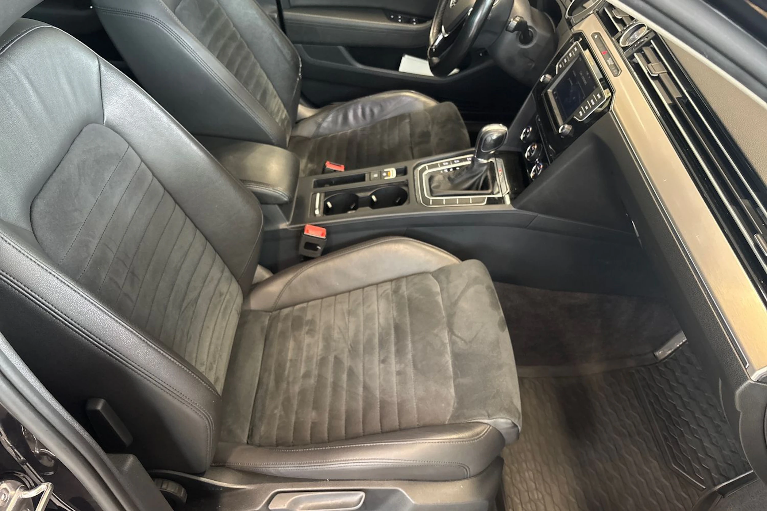 Musta Volkswagen PASSAT 2015 kuva 13.