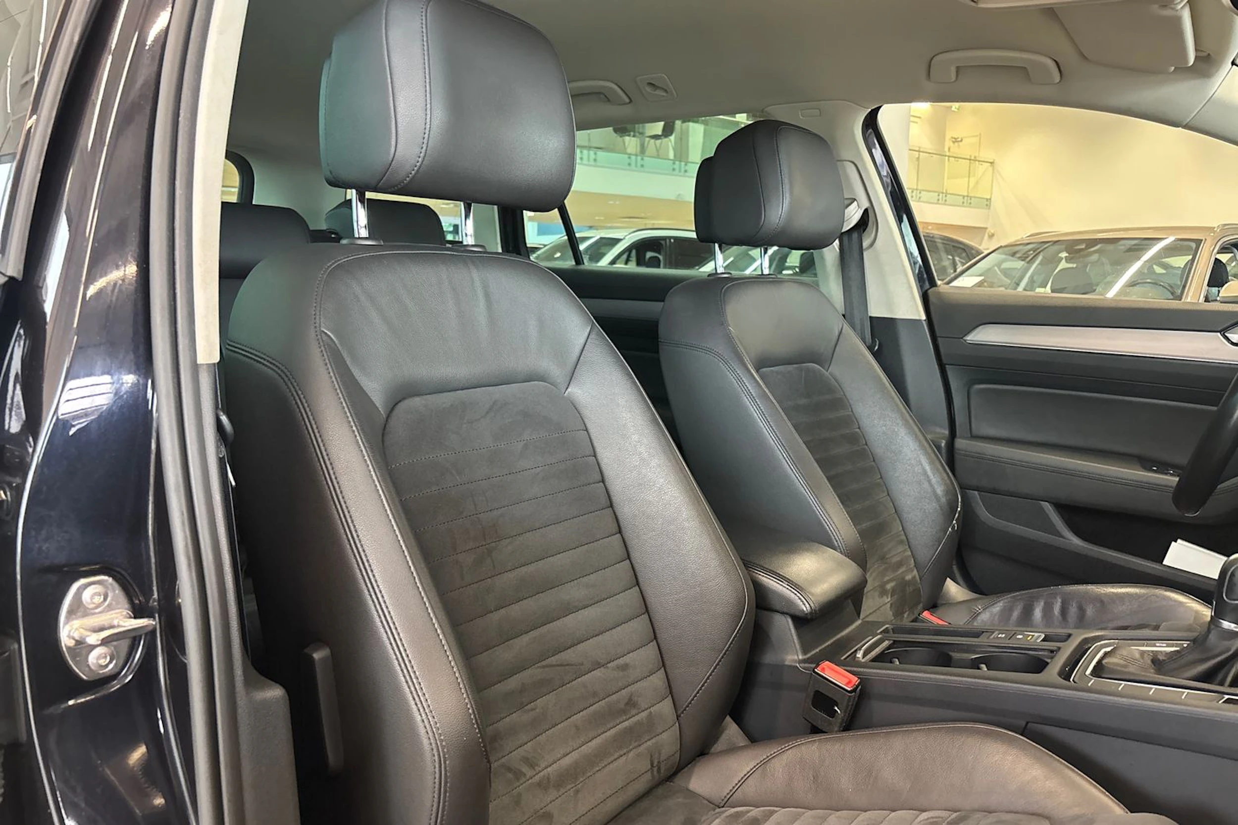 Musta Volkswagen PASSAT 2015 kuva 14.