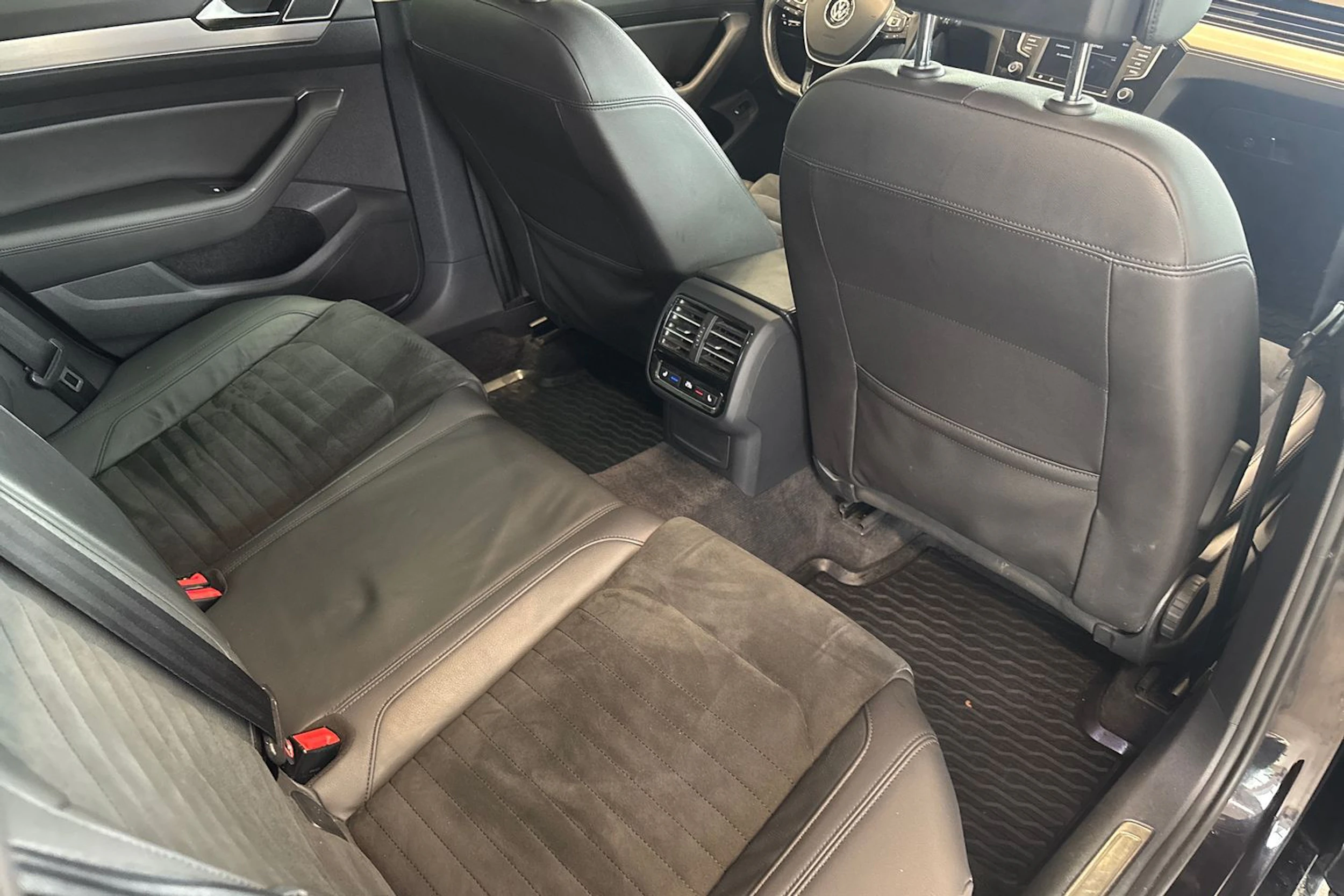 Musta Volkswagen PASSAT 2015 kuva 15.