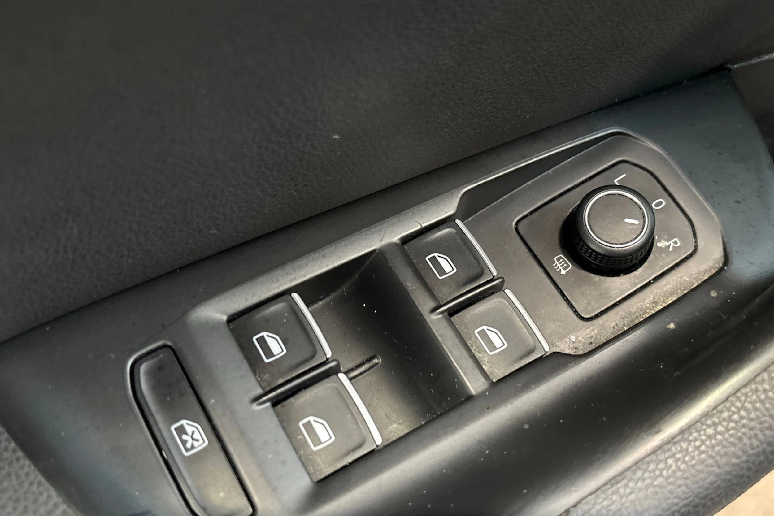 Musta Volkswagen PASSAT 2015 kuva 18.