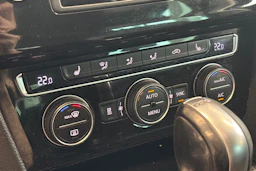 Musta Volkswagen PASSAT 2015 kuva 26.