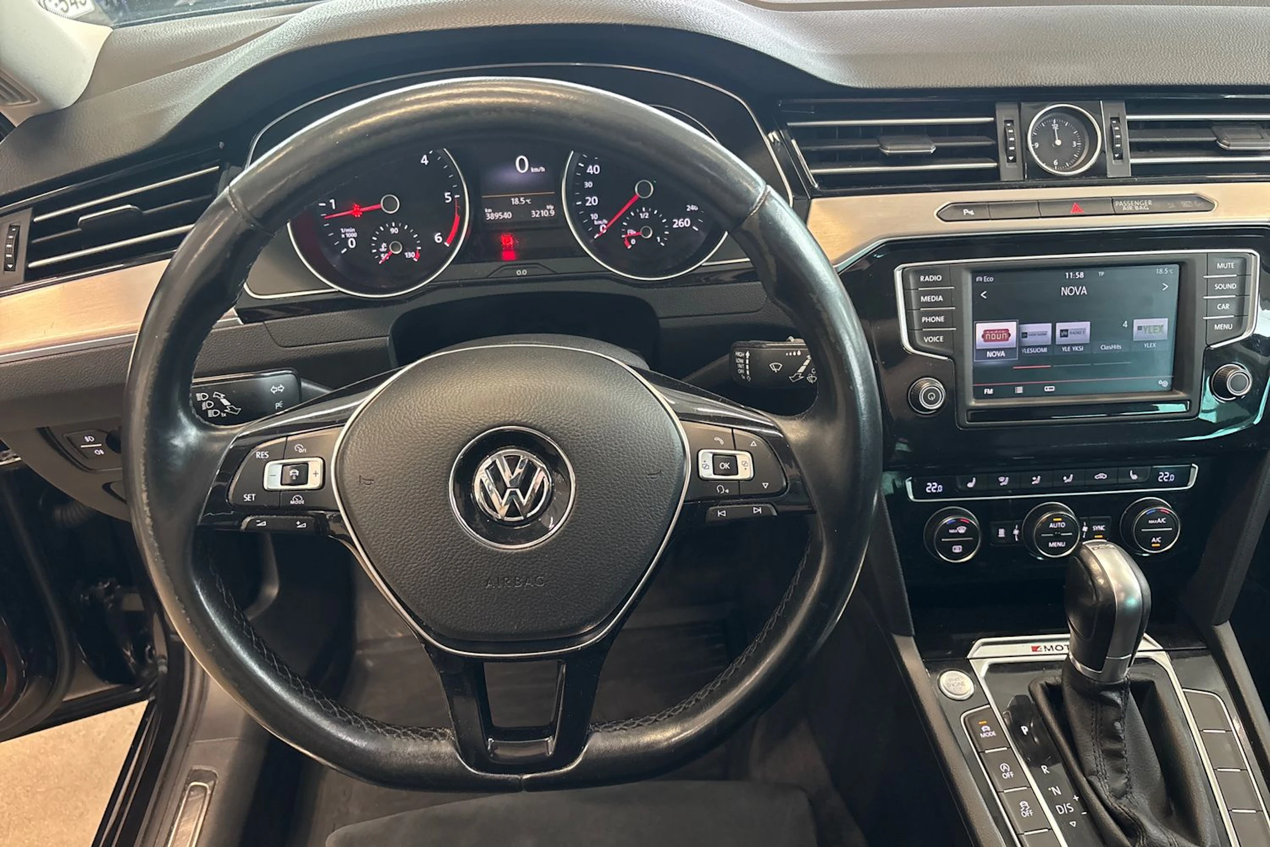 Musta Volkswagen PASSAT 2015 kuva 32.