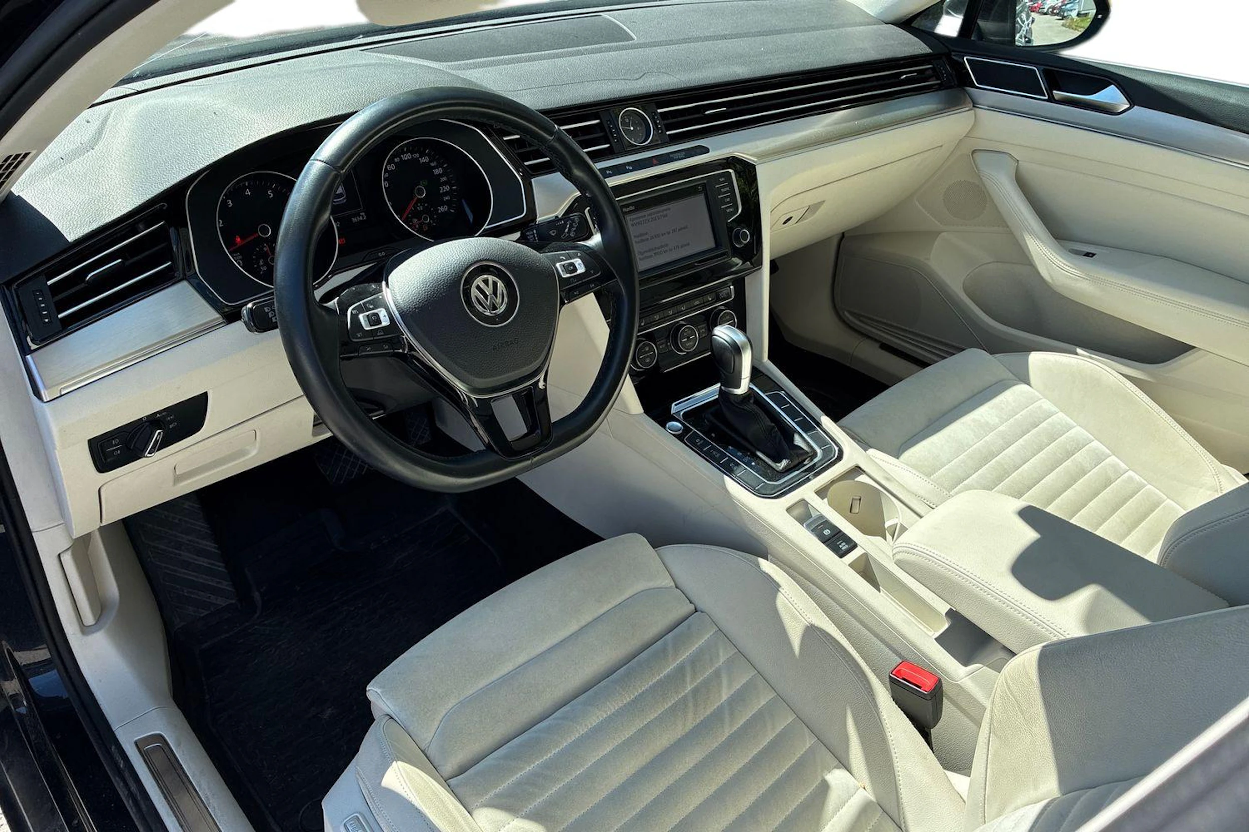 musta Volkswagen Passat 2016 kuva 3.