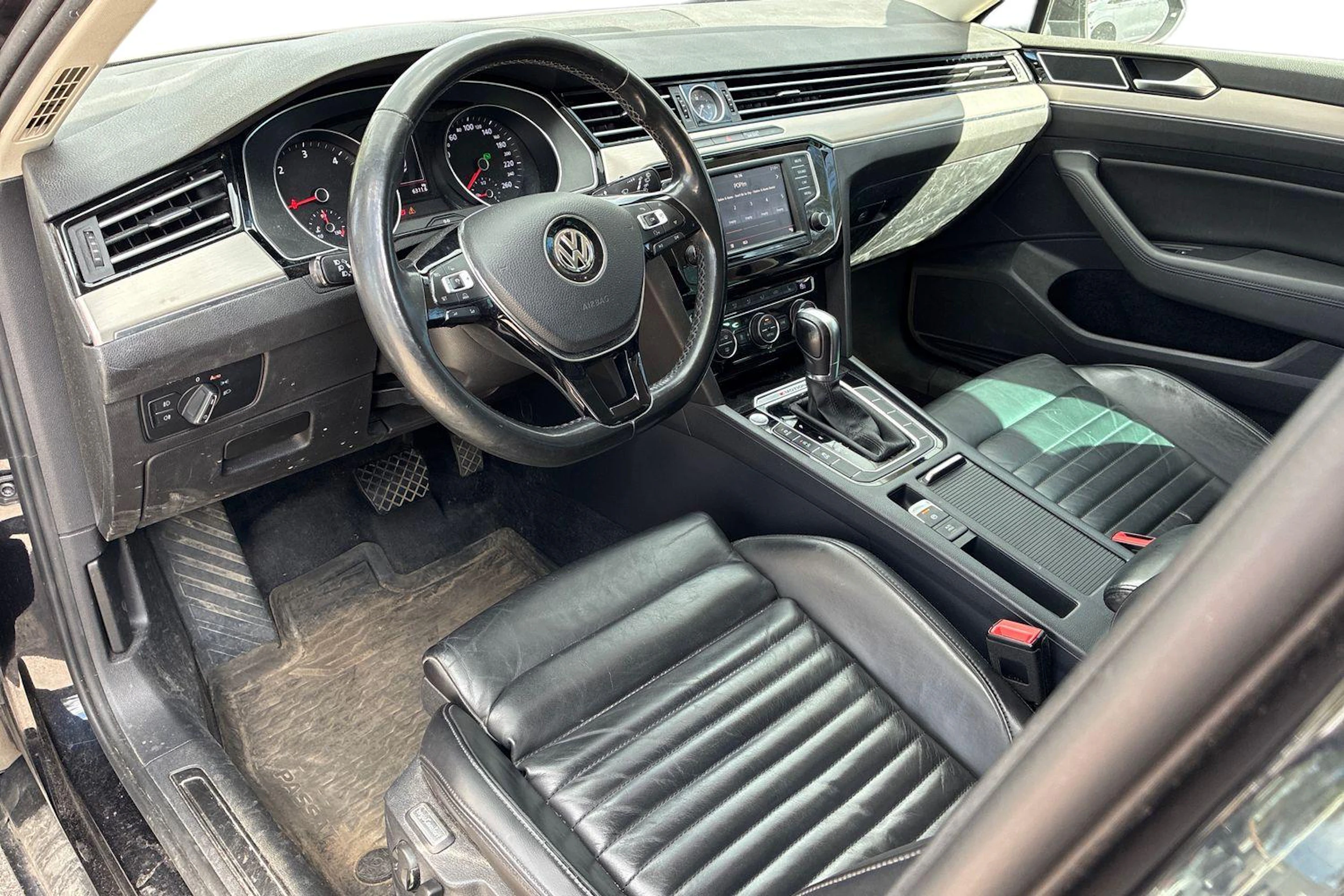 musta Volkswagen Passat 2015 kuva 3.