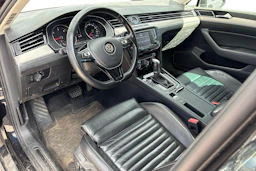 musta Volkswagen Passat 2015 kuva 3.