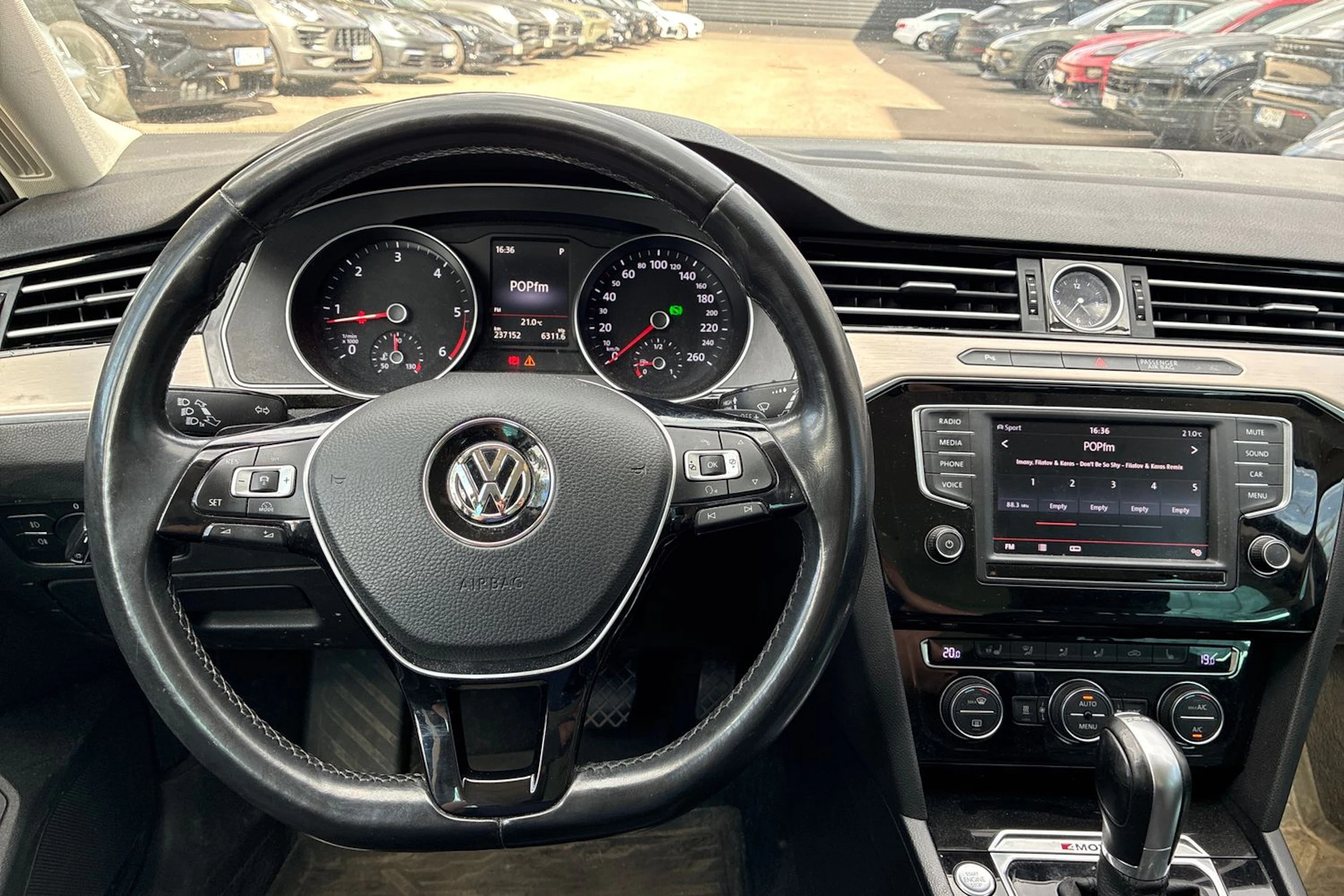 musta Volkswagen Passat 2015 kuva 4.