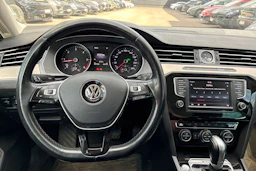musta Volkswagen Passat 2015 kuva 4.