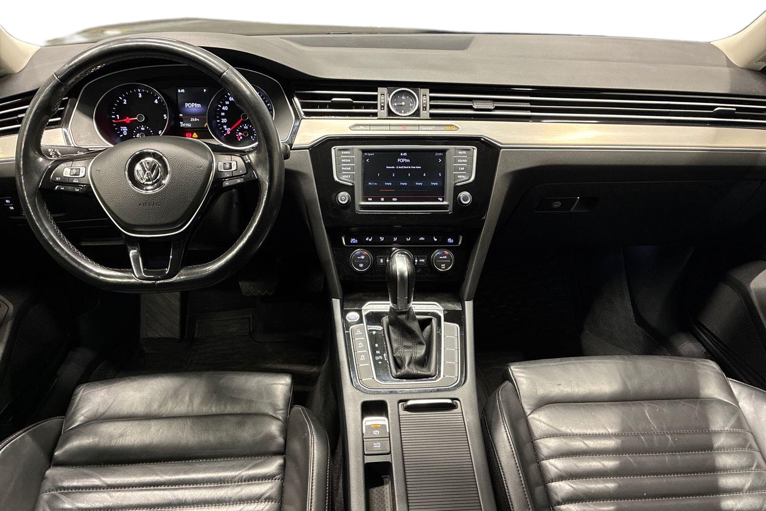 Volkswagen Passat 2015, photo 7/30