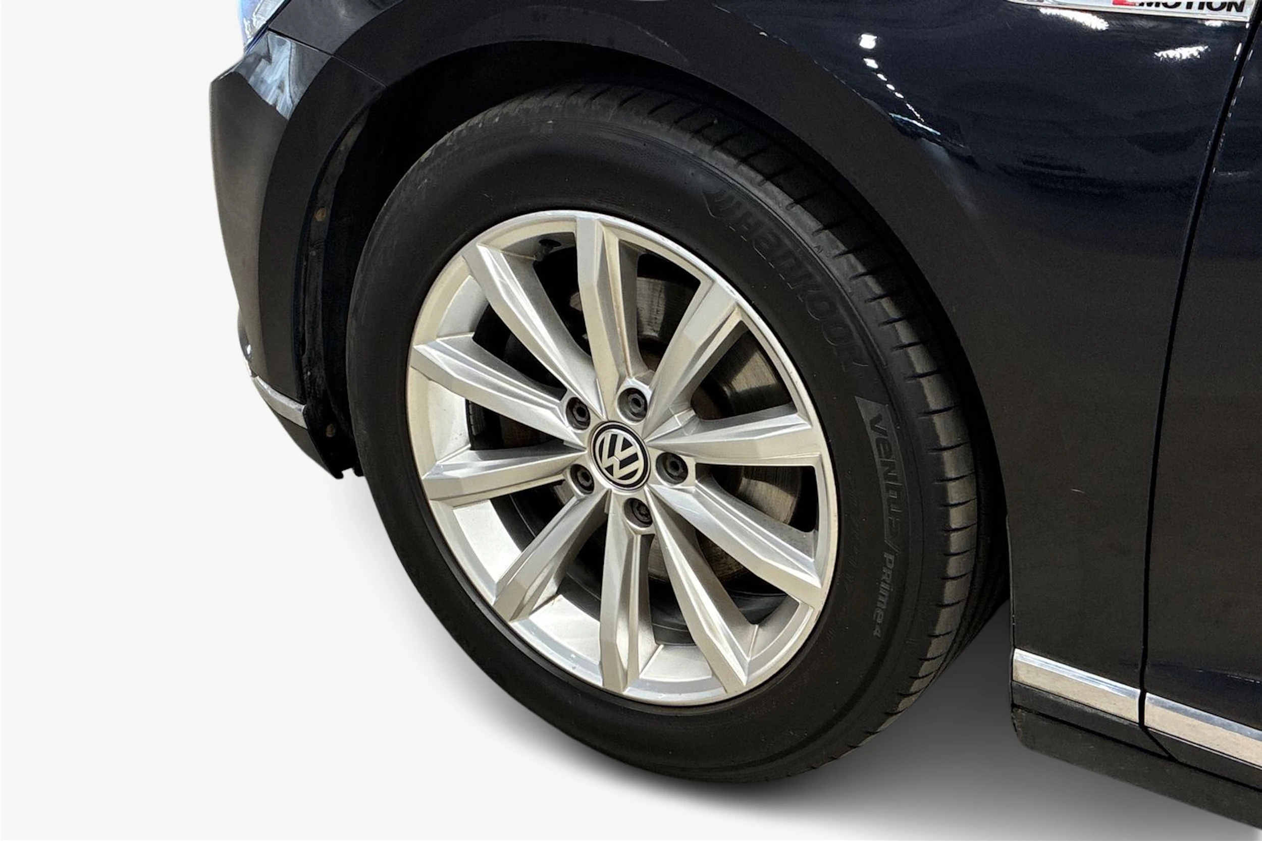 musta Volkswagen Passat 2015 kuva 9.