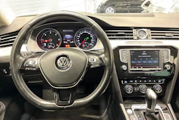 musta Volkswagen Passat 2015 kuva 11.