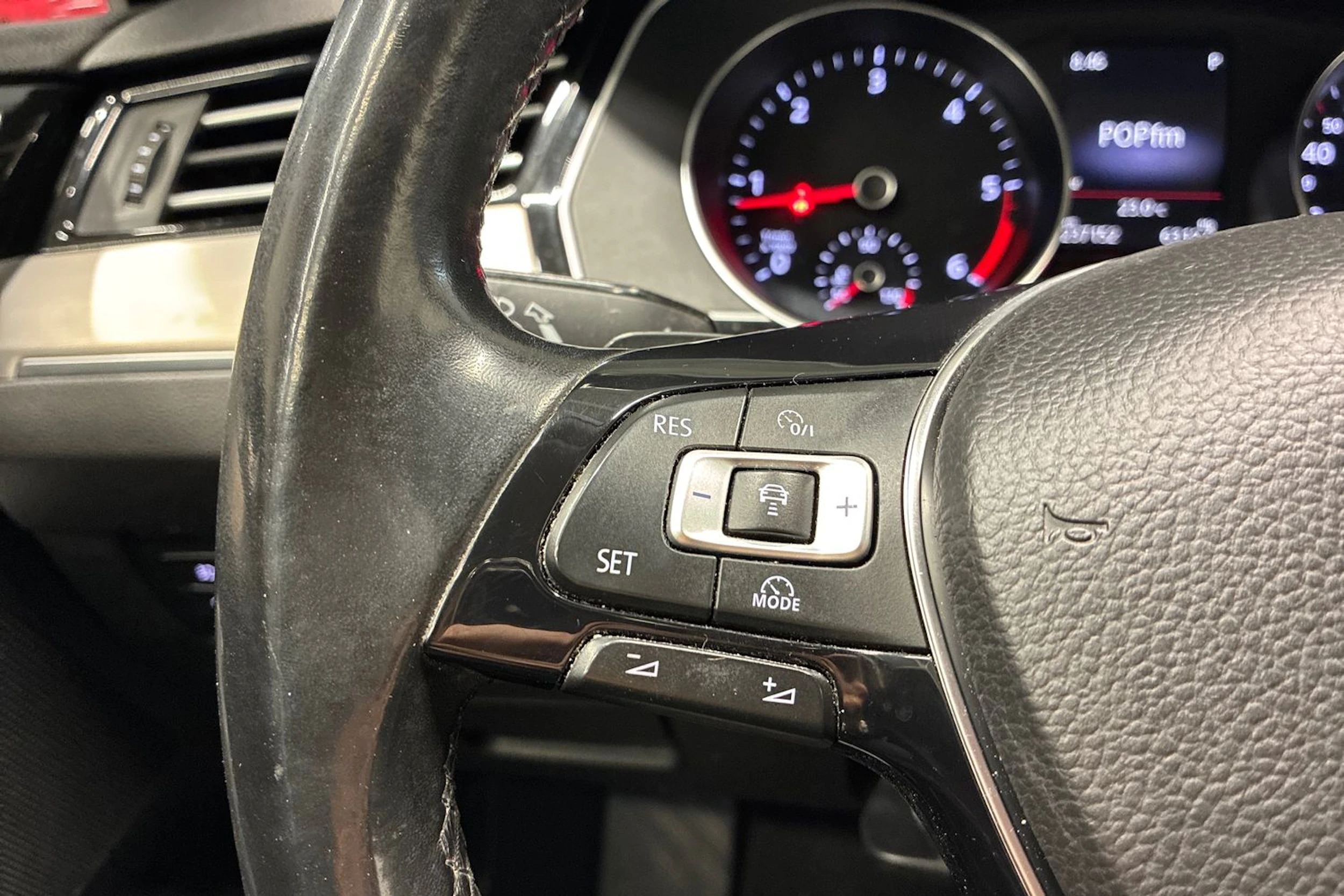 musta Volkswagen Passat 2015 kuva 13.