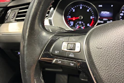 musta Volkswagen Passat 2015 kuva 13.